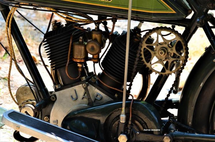 LES MOTOCYCLETTES .