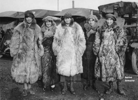 WOMEN IN WAR .