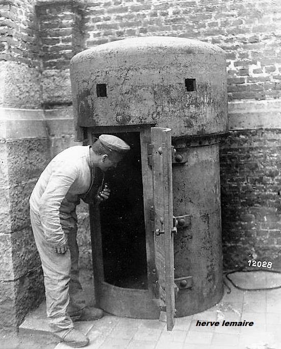 LES HOMMES FELDGRAU.