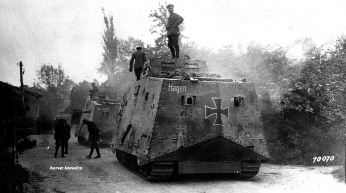 LES STRUMPANZERWAGEN .
