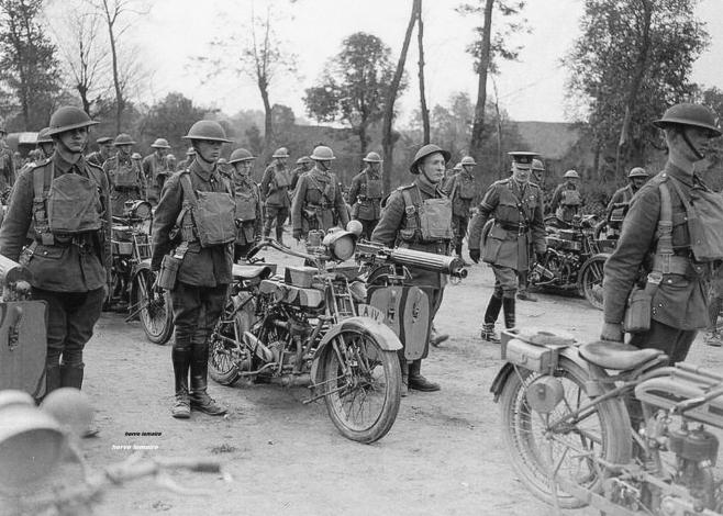 LES MOTOS.