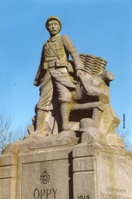 LES MONUMENTS AUX MORTS
