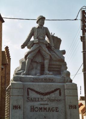 LES MONUMENTS AUX MORTS