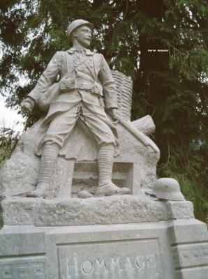 LES MONUMENTS AUX MORTS