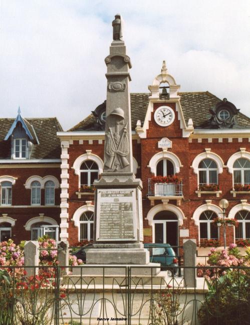 LES MONUMENTS AUX MORTS .
