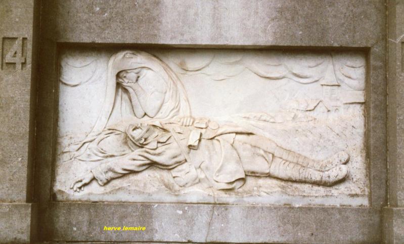 LES MONUMENTS AUX MORTS .