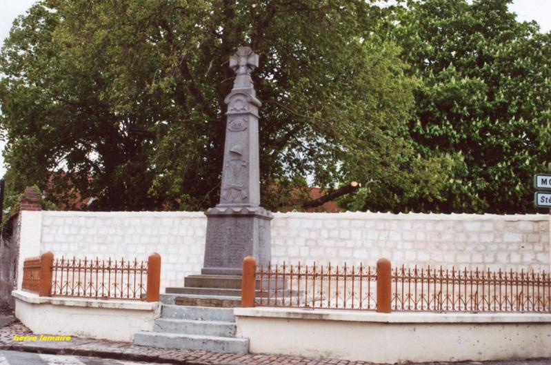 LES MONUMENTS AUX MORTS