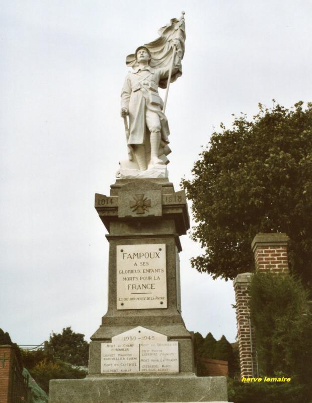 LES MONUMENTS AUX MORTS .