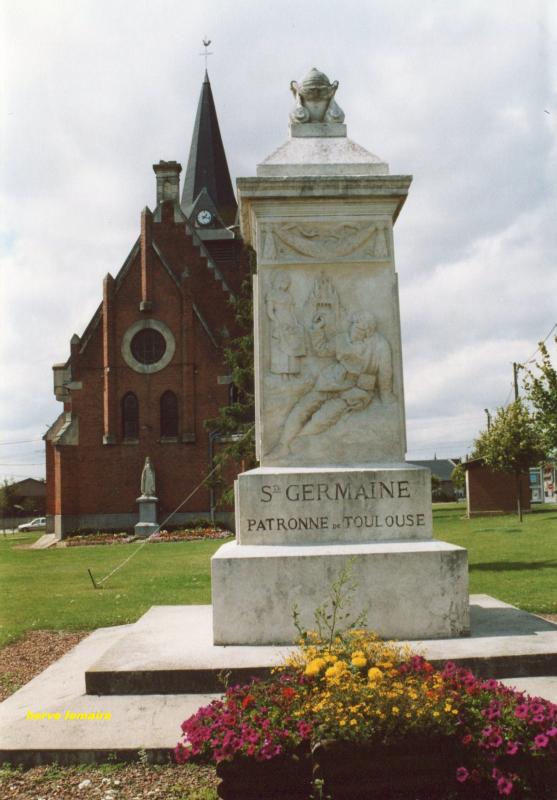 LES MONUMENTS AUX MORTS .
