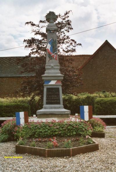 LES MONUMENTS AUX MORTS .
