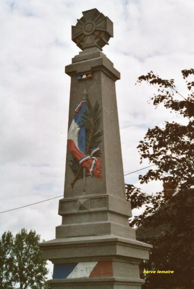 LES MONUMENTS AUX MORTS .