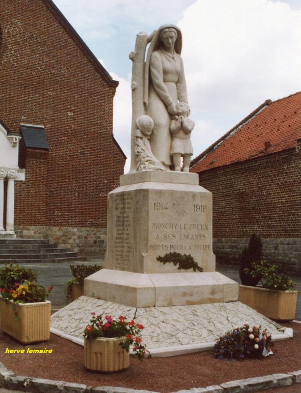 LES MONUMENTS AUX MORTS .
