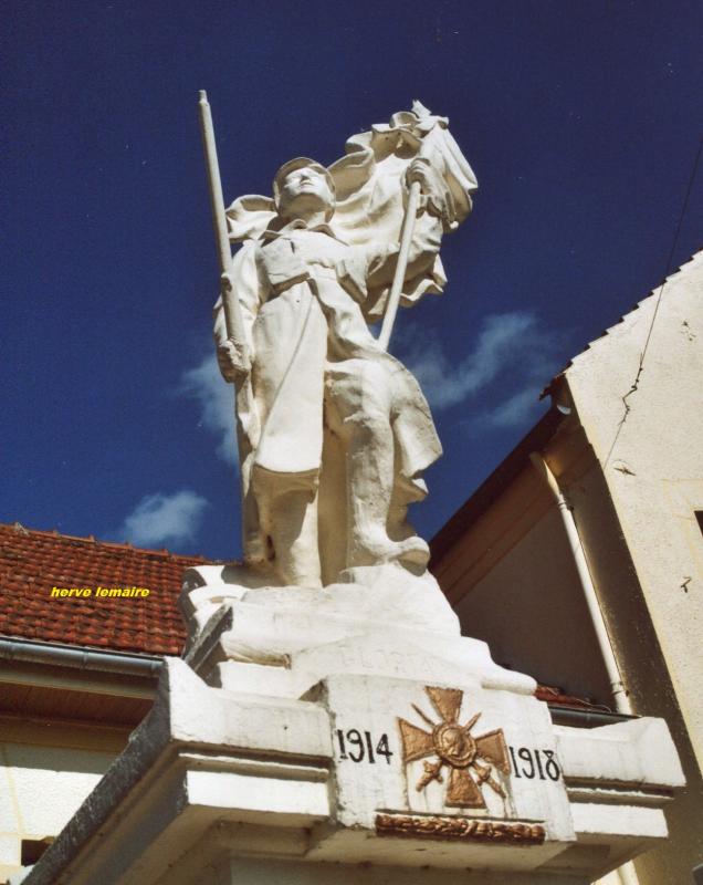 LES MONUMENTS AUX MORTS .