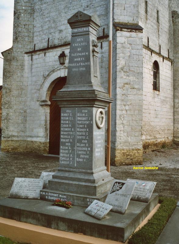 LES MONUMENTS AUX MORTS .