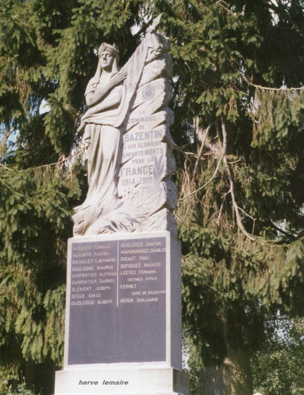 LES MONUMENTS AUX MORTS .