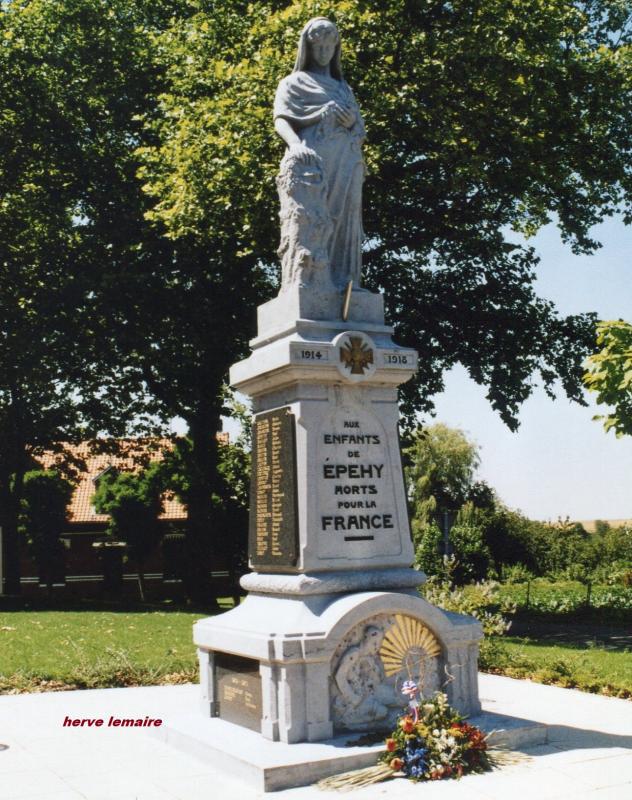 LES MONUMENTS AUX MORTS .