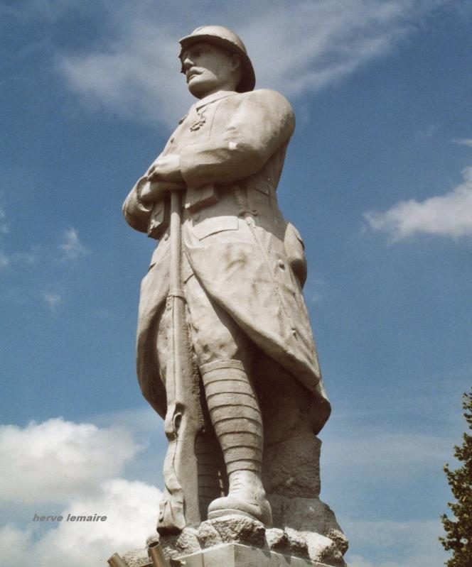 LES MONUMENTS AUX MORTS .