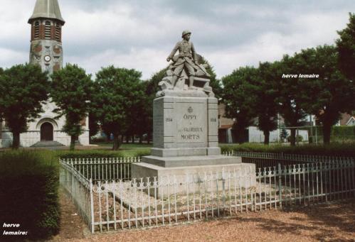 LES MONUMENTS AUX MORTS