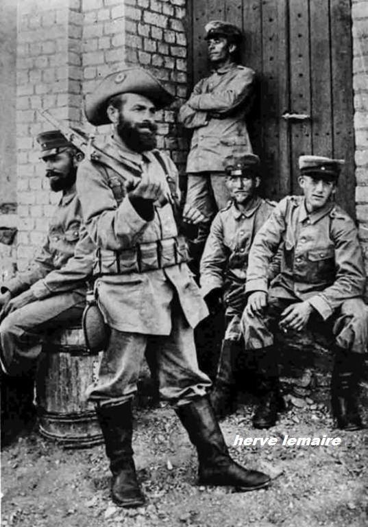 LES HOMMES FELDGRAU.