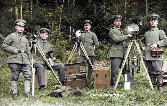 LES HOMMES FELDGRAU.