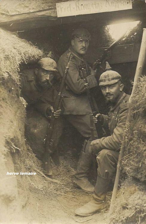 LES HOMMES FELDGRAU.