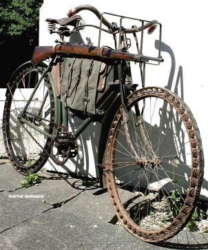 CYCLES & DIVERS .