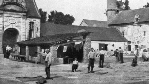 DE LA RUSSIE .