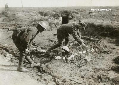 LES PREMIERES SEPULTURES .