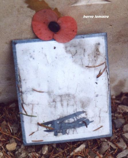 L'ART FUNERAIRE MILITAIRE .
